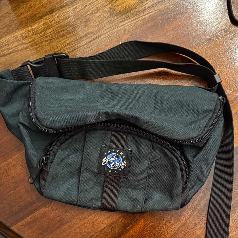 ❤️ 6 for 20 ❤️Eagle Creek Green Belt Bag for Men